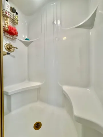 $289,000 | 661 Lake Harbor Drive, Marion, IL 62959