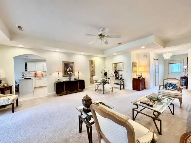 $289,000 | 661 Lake Harbor Drive, Marion, IL 62959