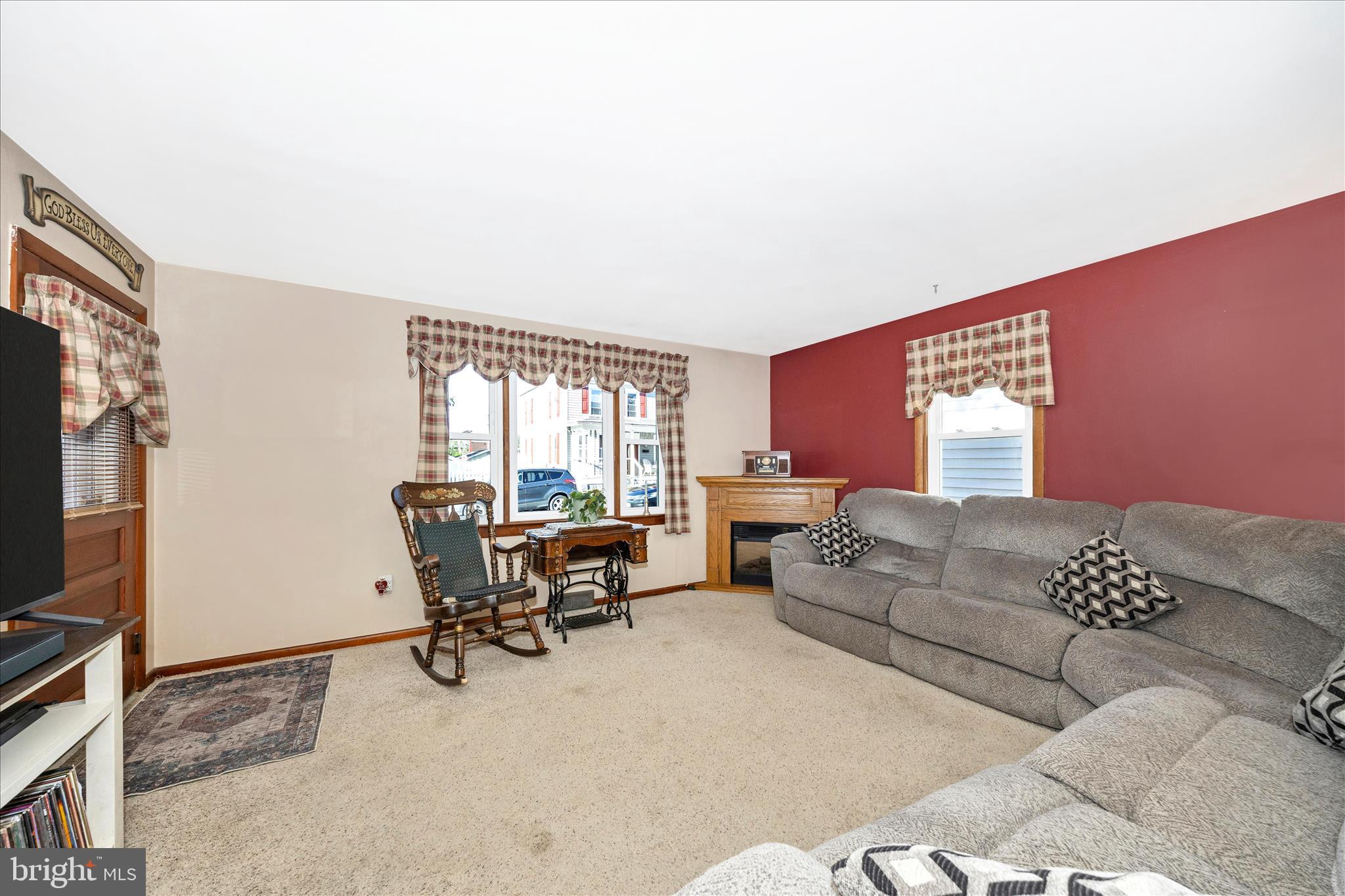 3 East Chestnut Street Funkstown, MD 21734 - Photo 8 of 51 Living Room