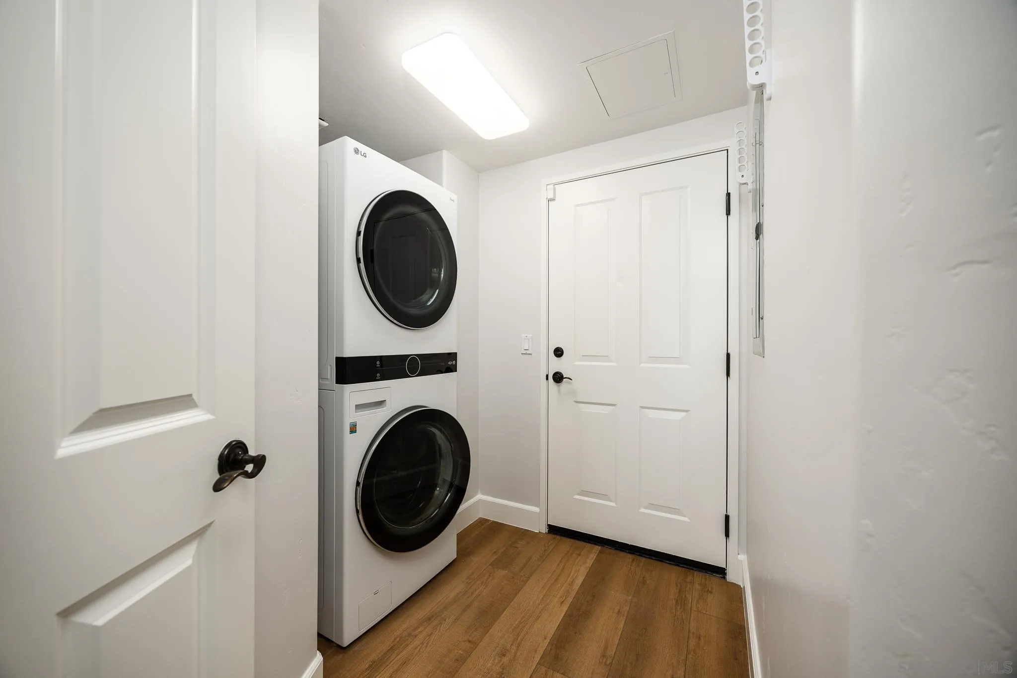 3986 Riviera Drive San Diego, CA 92109 - Photo 12 of 35 a utility room with dryer and washer