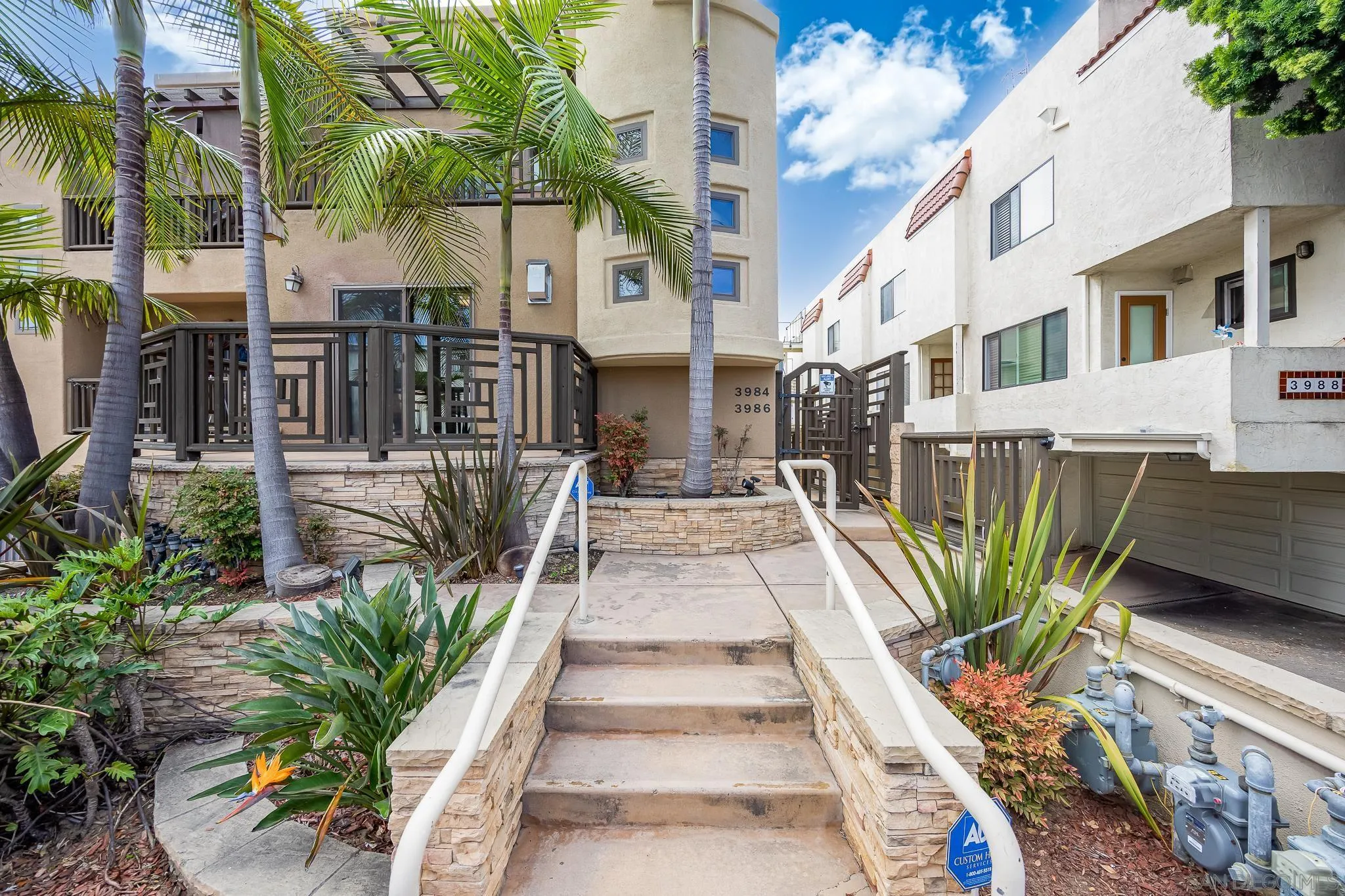 3986 Riviera Drive San Diego, CA 92109 - Photo 31 of 35 a view of a potted flower in the corridor