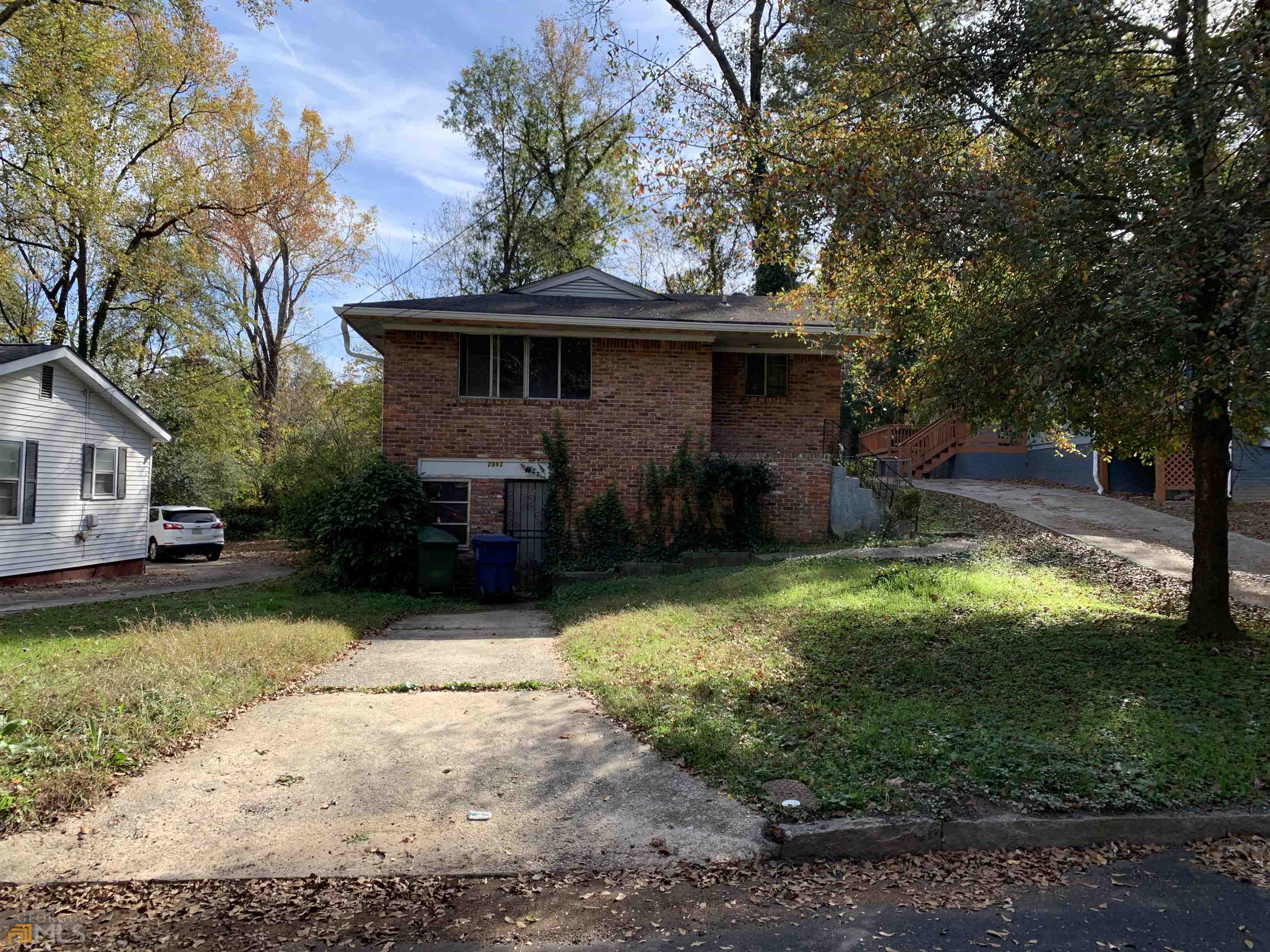 a view of a house with a yard