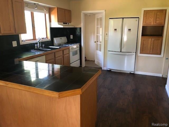 616 Range Road Marysville, MI 48040 - Photo 6 of 25