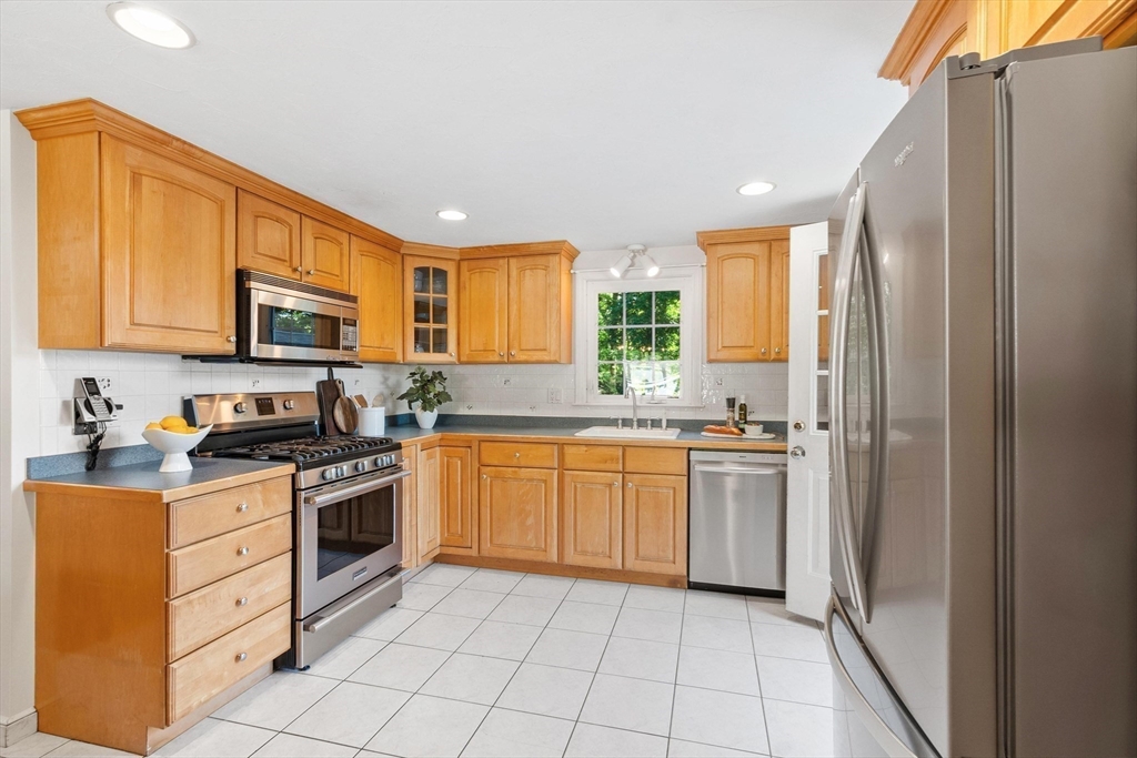 33 Birch Hill Road Ashland, MA 01721 - Photo 13 of 32