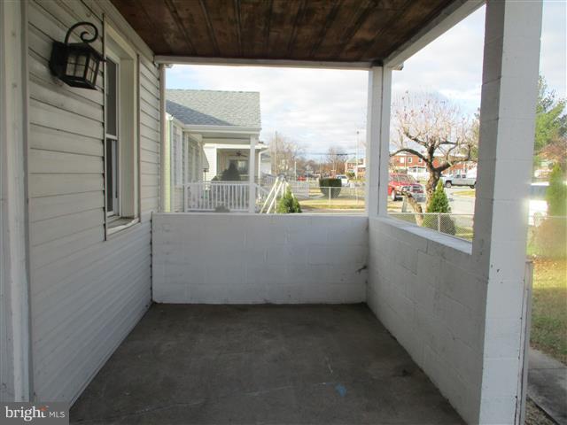 306 Pinewood Road Baltimore, MD 21222 - Photo 3 of 22
