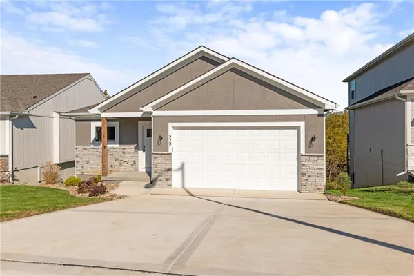 $3,200 | 522 Northwest 110th Street, Kansas City, MO 64155