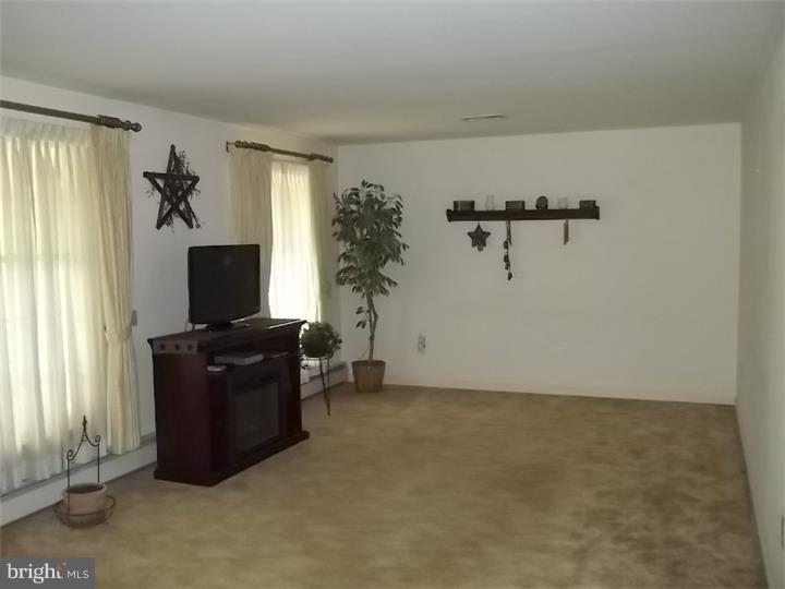 363 Estate Road Boyertown, PA 19512 - Photo 6 of 10 Living Room