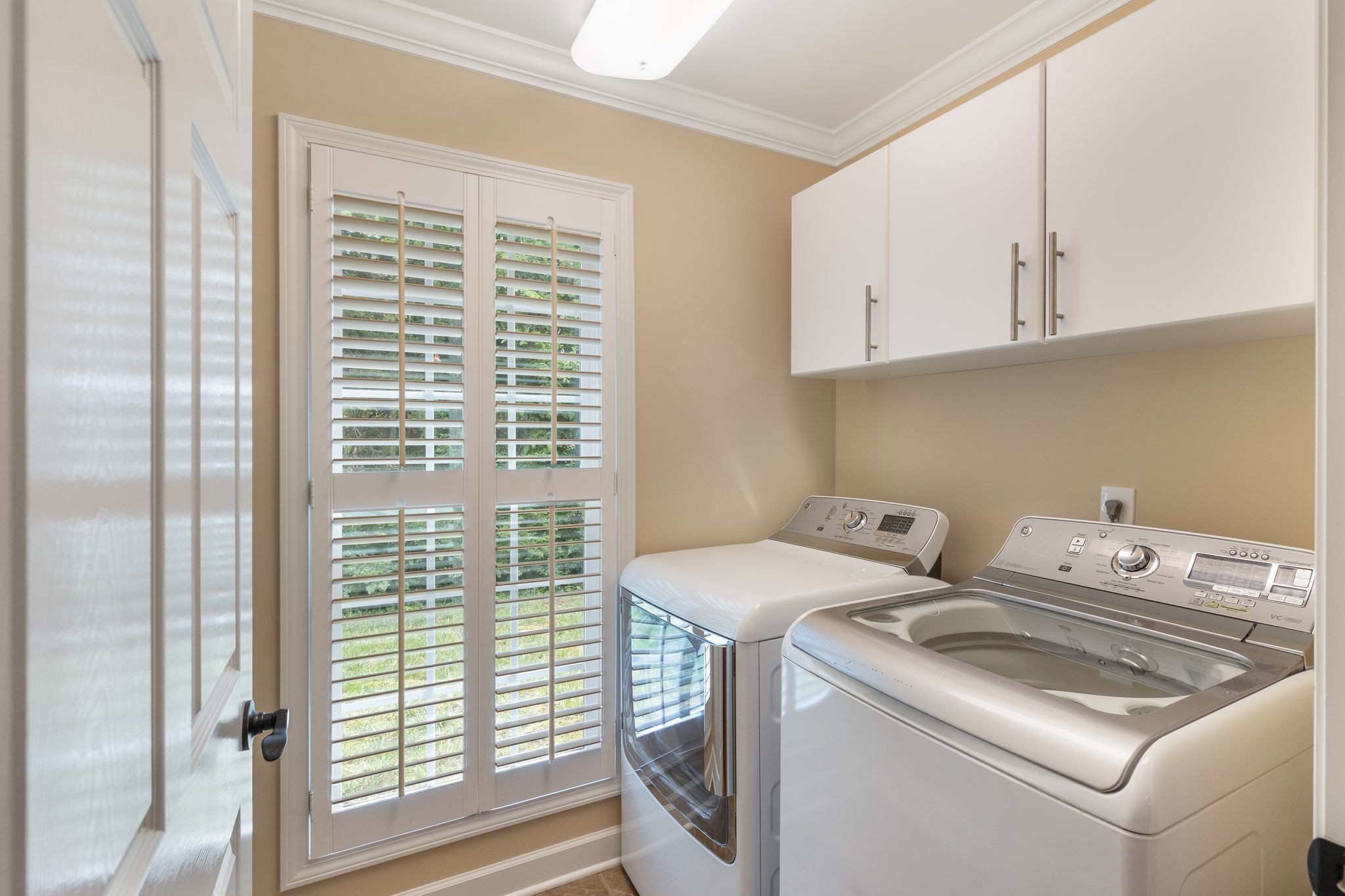3259 Mershon Drive Murfreesboro, TN 37128 - Photo 8 of 21 a utility room with dryer and washer