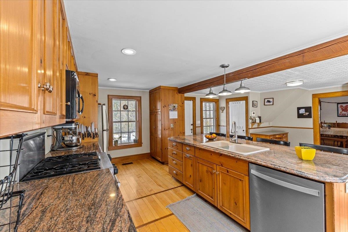 84 Richmond Road Hinesburg, VT 05461 - Photo 8 of 40