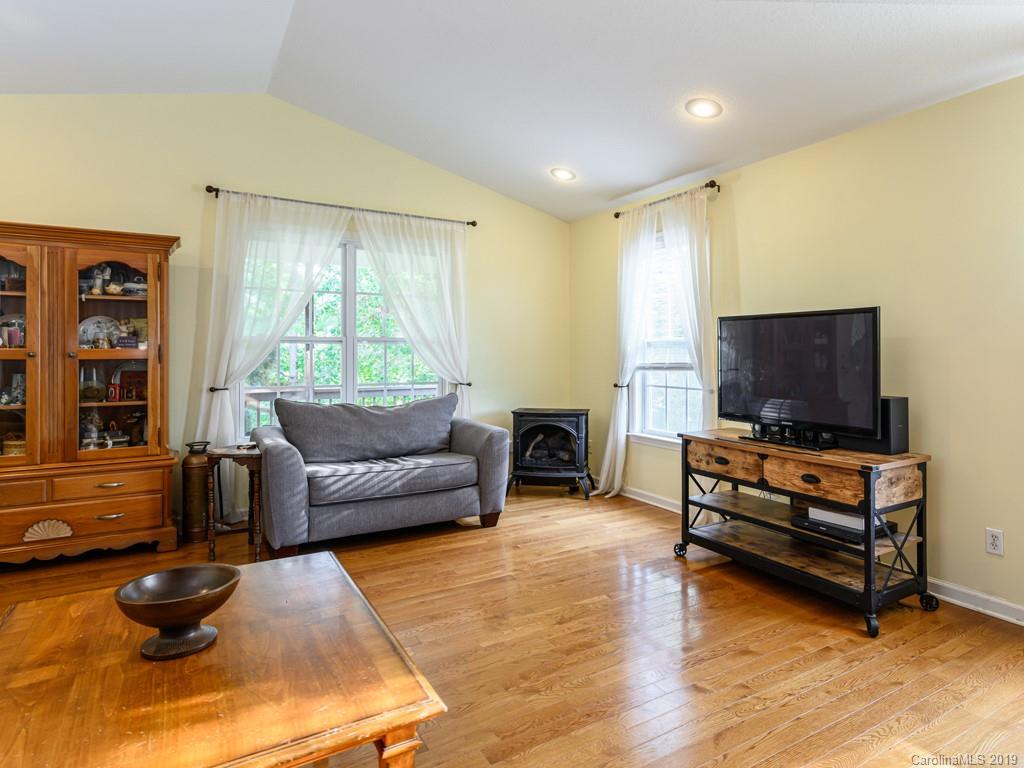 164 Martin Branch Road Leicester, NC 28748 - Photo 7 of 29 Gallery Image 7