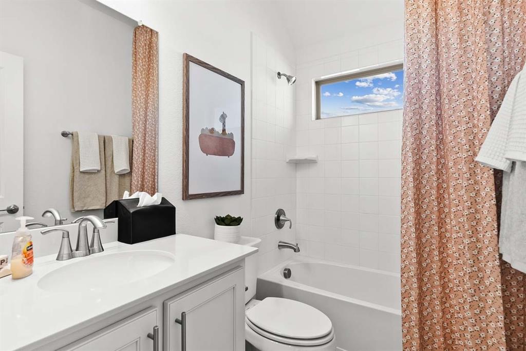 1439 Canadian Lane Van Alstyne, TX 75495 - Photo 19 of 21 a bathroom with a bathtub sink vanity mirror and toilet