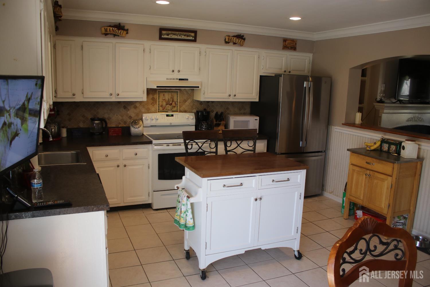 398 Pleasant Valley Road Old Bridge, NJ 08857 - Photo 19 of 39