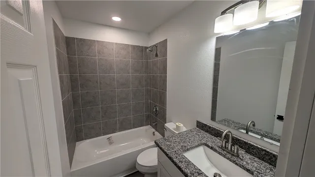 $895 | 426 Carleta Street, Unit 4, Corpus Christi, TX 78418