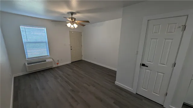 $895 | 426 Carleta Street, Unit 4, Corpus Christi, TX 78418