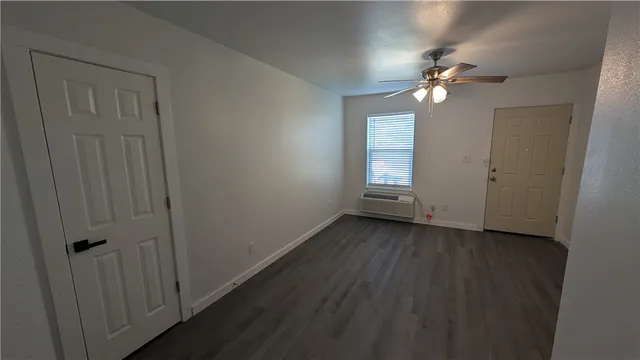 $895 | 426 Carleta Street, Unit 4, Corpus Christi, TX 78418