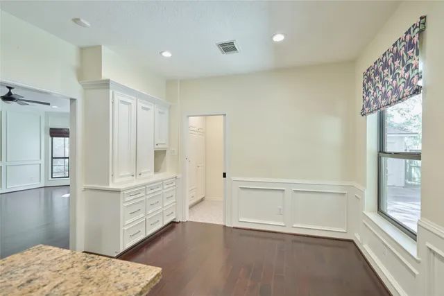 $3,500 | 6 Glen Canyon Place, The Woodlands, TX 77381