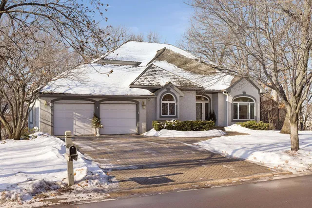 $900,000 | 5000 Malibu Drive, Edina, MN 55436