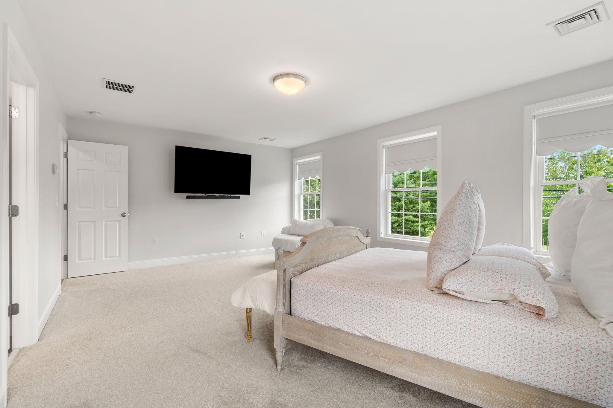 43 Hampton Road Exeter, NH 03833 - Photo 20 of 33