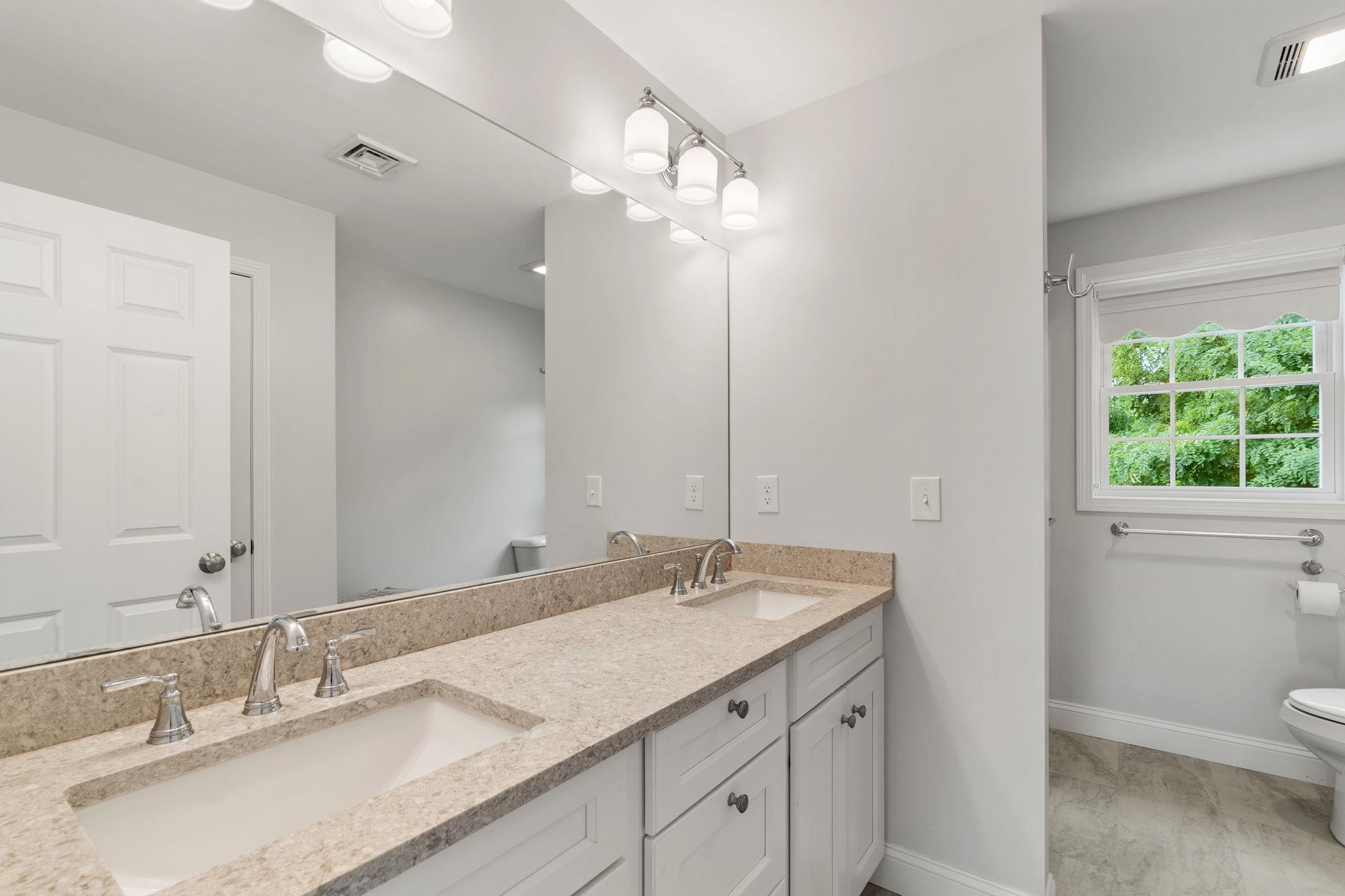 43 Hampton Road Exeter, NH 03833 - Photo 22 of 33