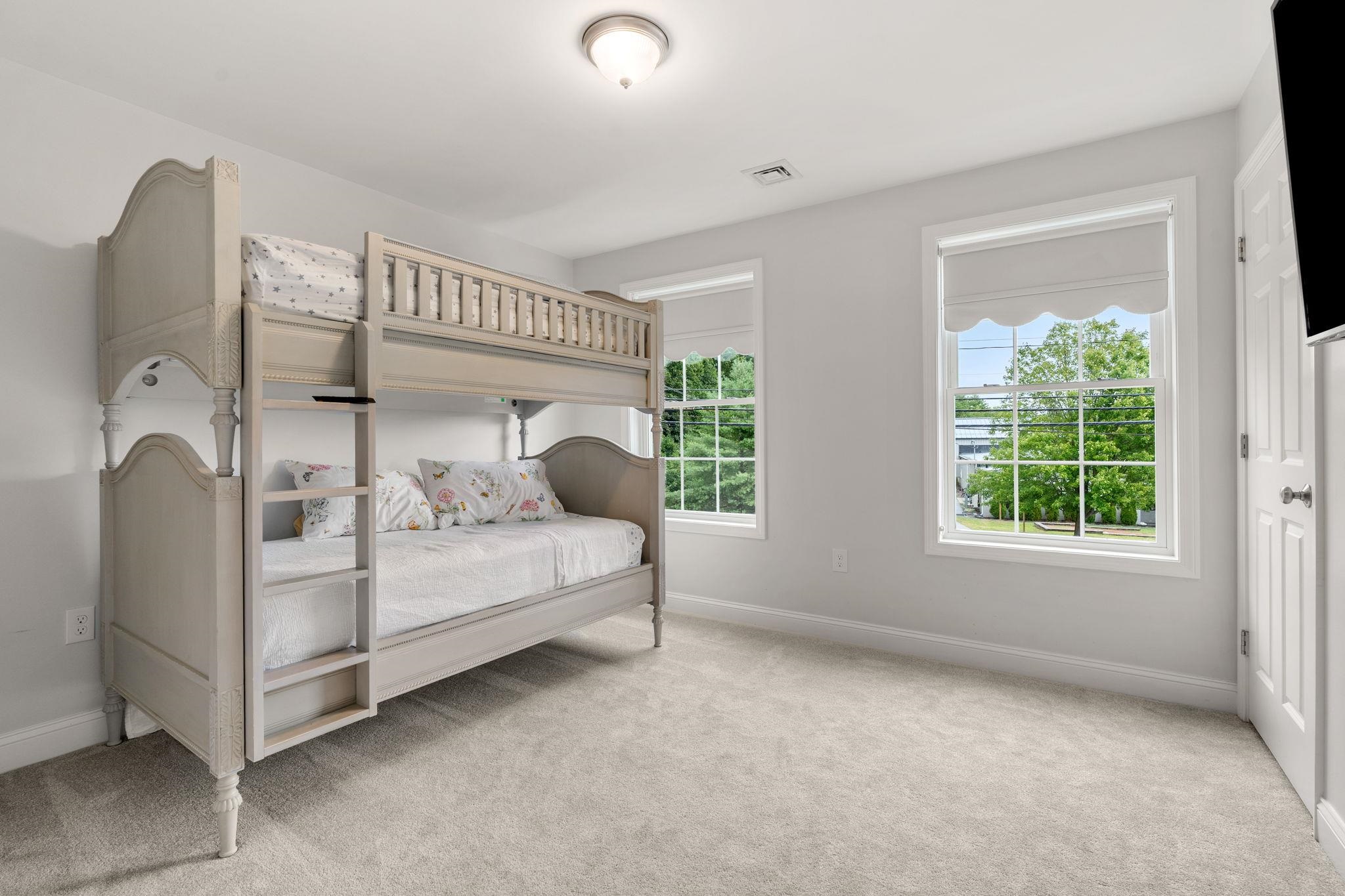 43 Hampton Road Exeter, NH 03833 - Photo 25 of 33