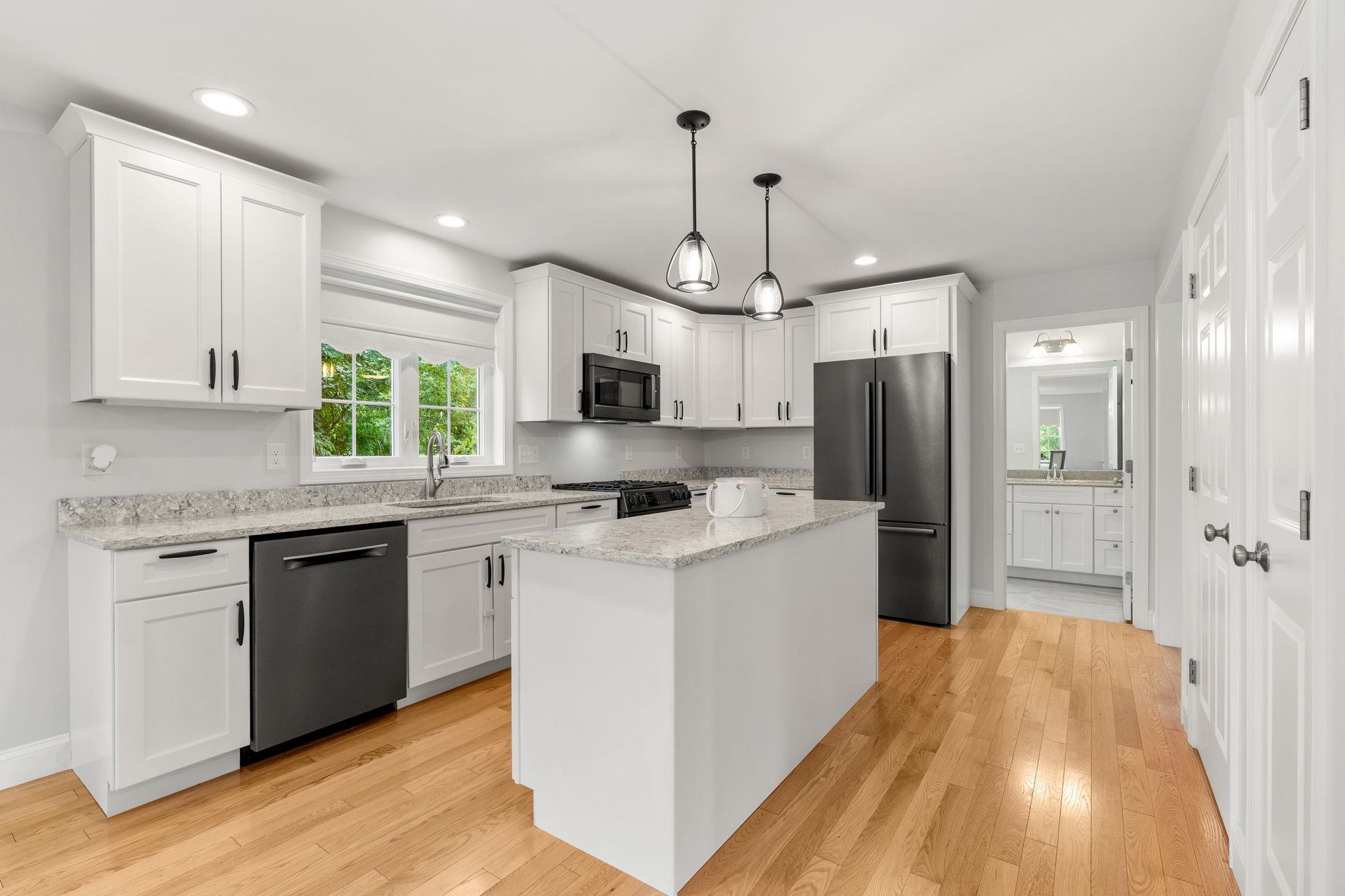 43 Hampton Road Exeter, NH 03833 - Photo 3 of 33