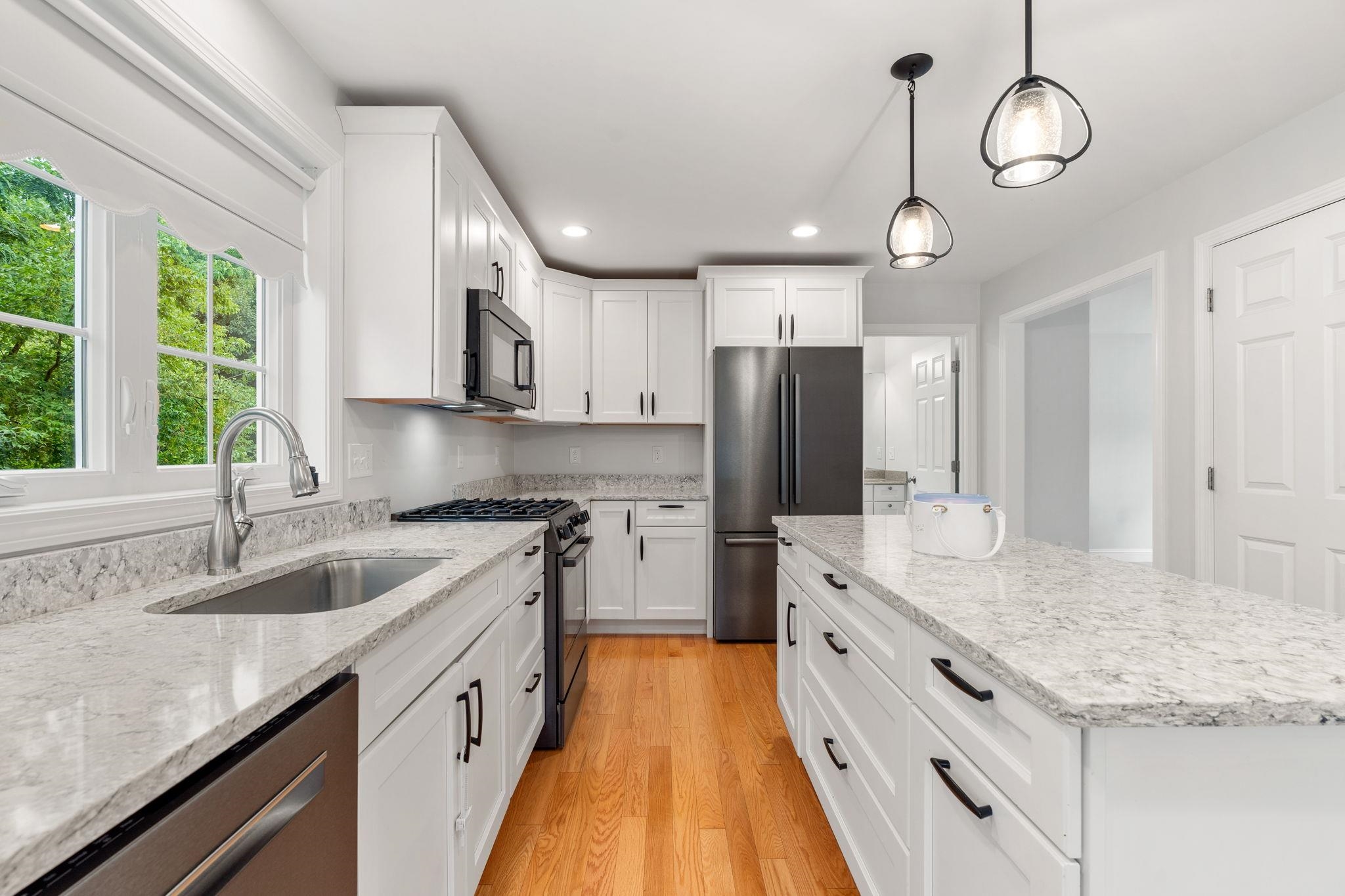 43 Hampton Road Exeter, NH 03833 - Photo 4 of 33