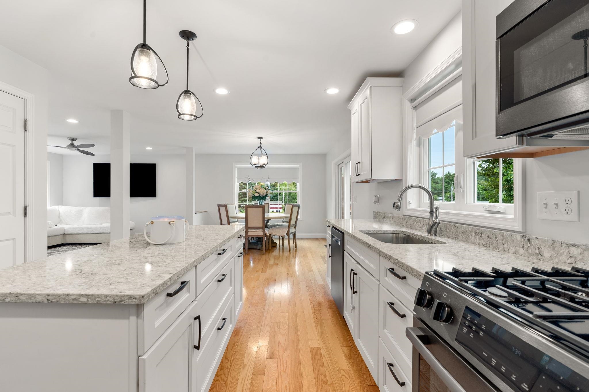 43 Hampton Road Exeter, NH 03833 - Photo 5 of 33