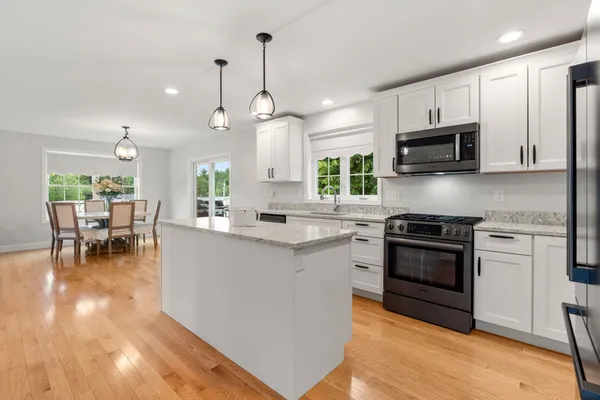 $799,900 | 43 Hampton Road, Exeter, NH 03833