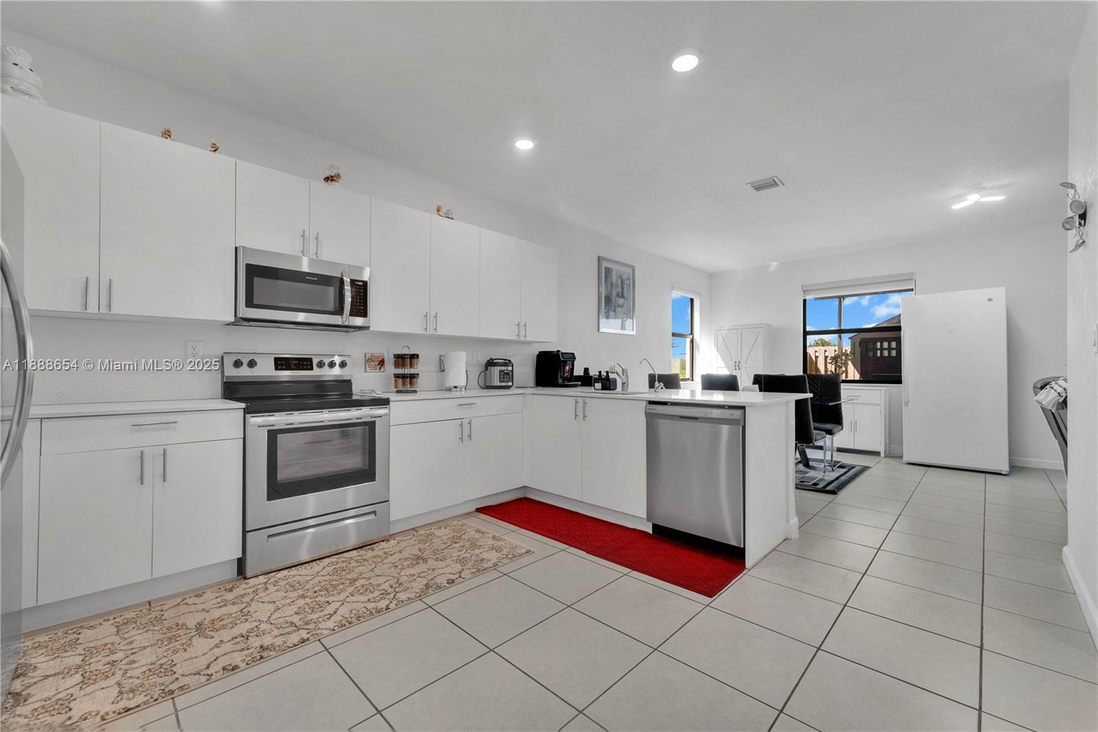 23512 Southwest 129th Path Homestead, FL 33032 - Photo 6 of 38