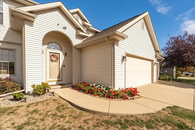 $355,000 | 310 Buttercup Drive, Savoy, IL 61874