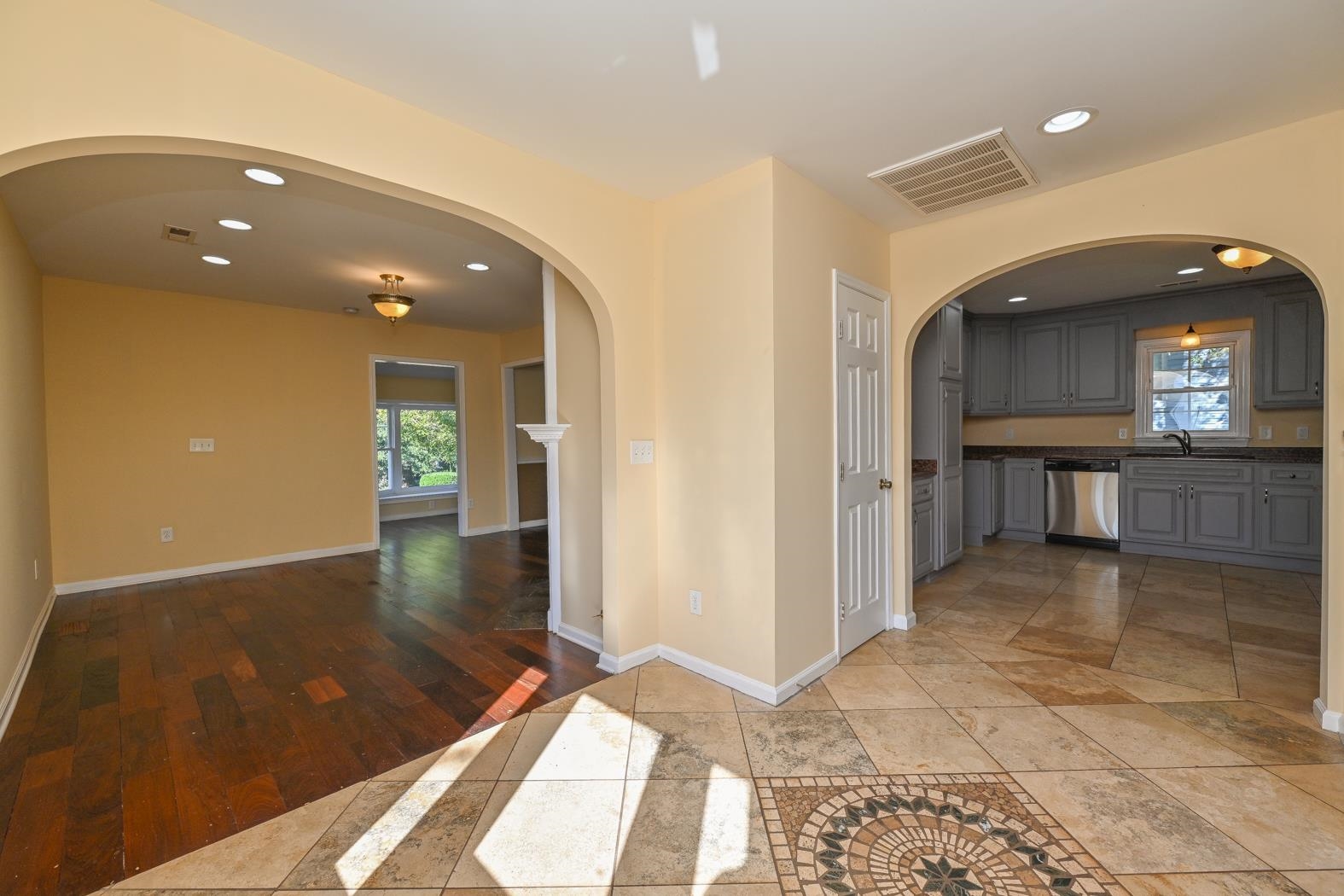 215 Rebecca Street Greenville, SC 29607 - Photo 5 of 31