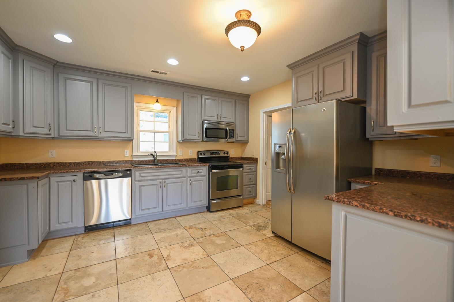 215 Rebecca Street Greenville, SC 29607 - Photo 7 of 31