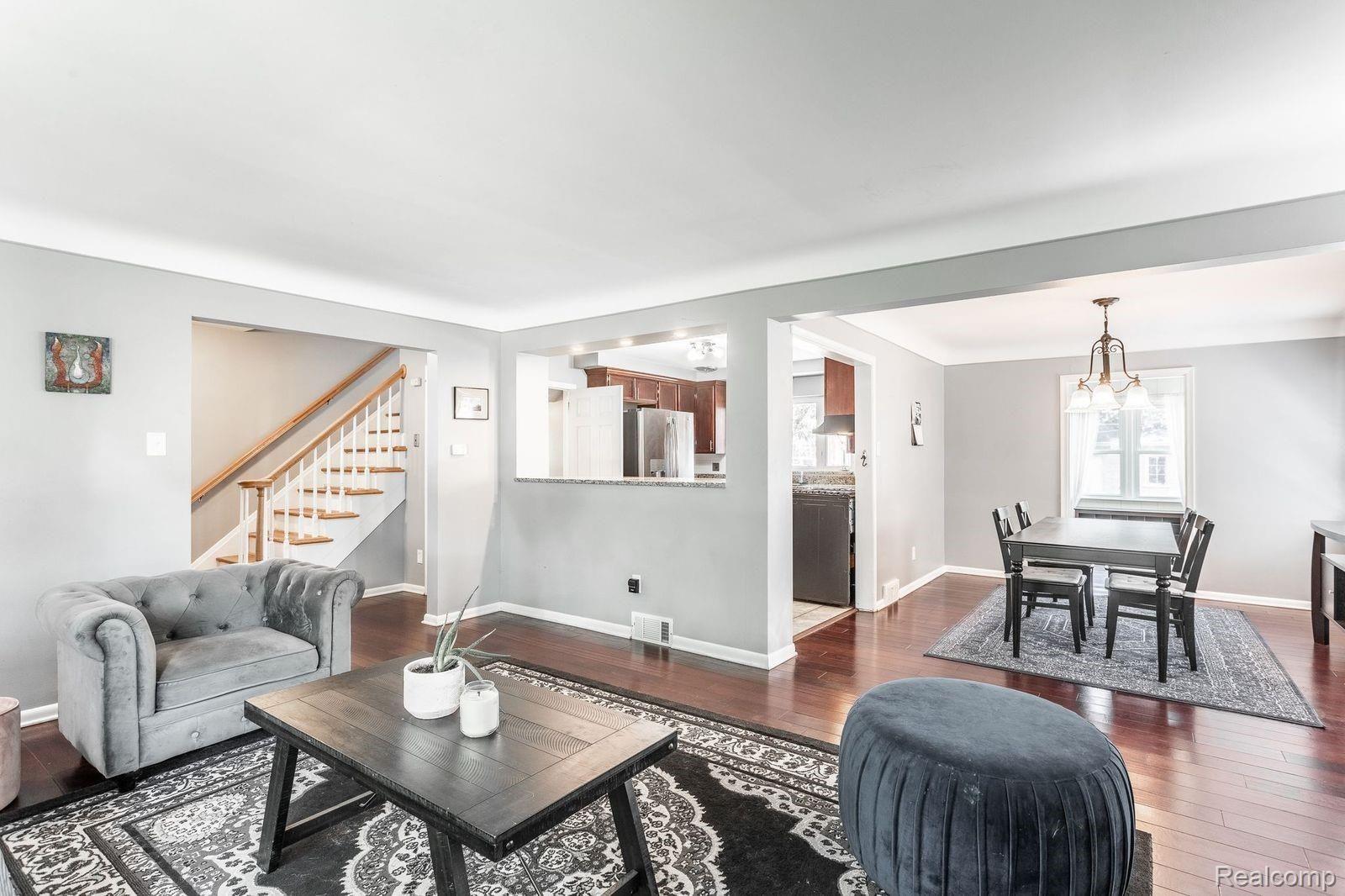 1866 Littlestone Road Grosse Pointe, MI 48236 - Photo 11 of 33 zWGI1P8g.jpeg