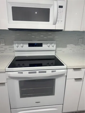 $2,000 | 2120 West Flagler Street, Unit 203, Miami, FL 33135