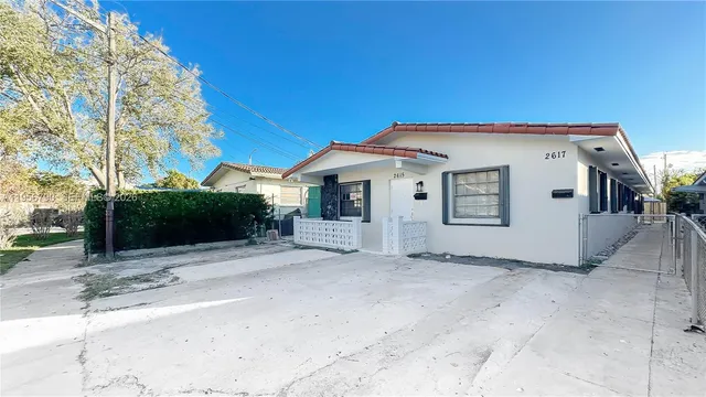 $2,700 | 2617 Southwest 32nd Court, Unit 2617, Miami, FL 33133