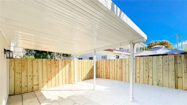 $2,700 | 2617 Southwest 32nd Court, Unit 2617, Miami, FL 33133