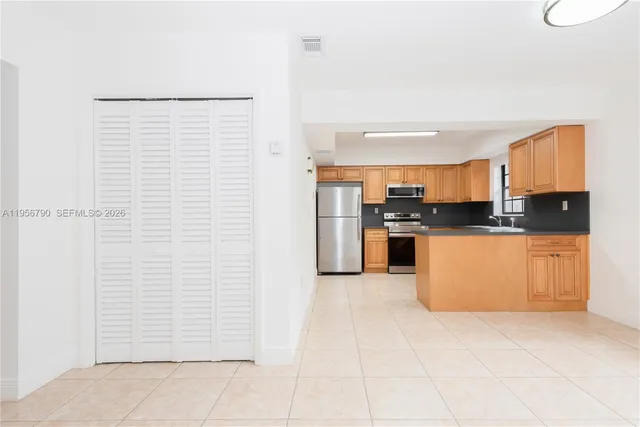 $2,700 | 2617 Southwest 32nd Court, Unit 2617, Miami, FL 33133