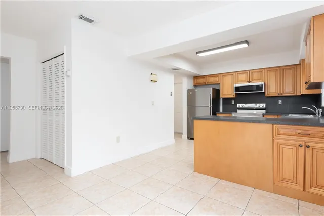 $2,700 | 2617 Southwest 32nd Court, Unit 2617, Miami, FL 33133