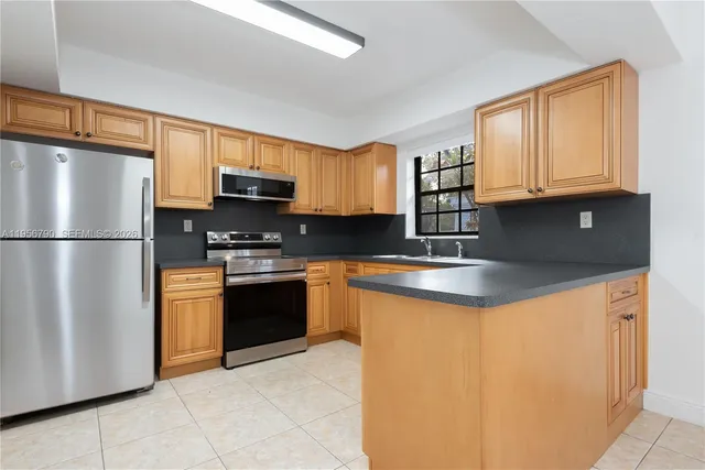 $2,700 | 2617 Southwest 32nd Court, Unit 2617, Miami, FL 33133