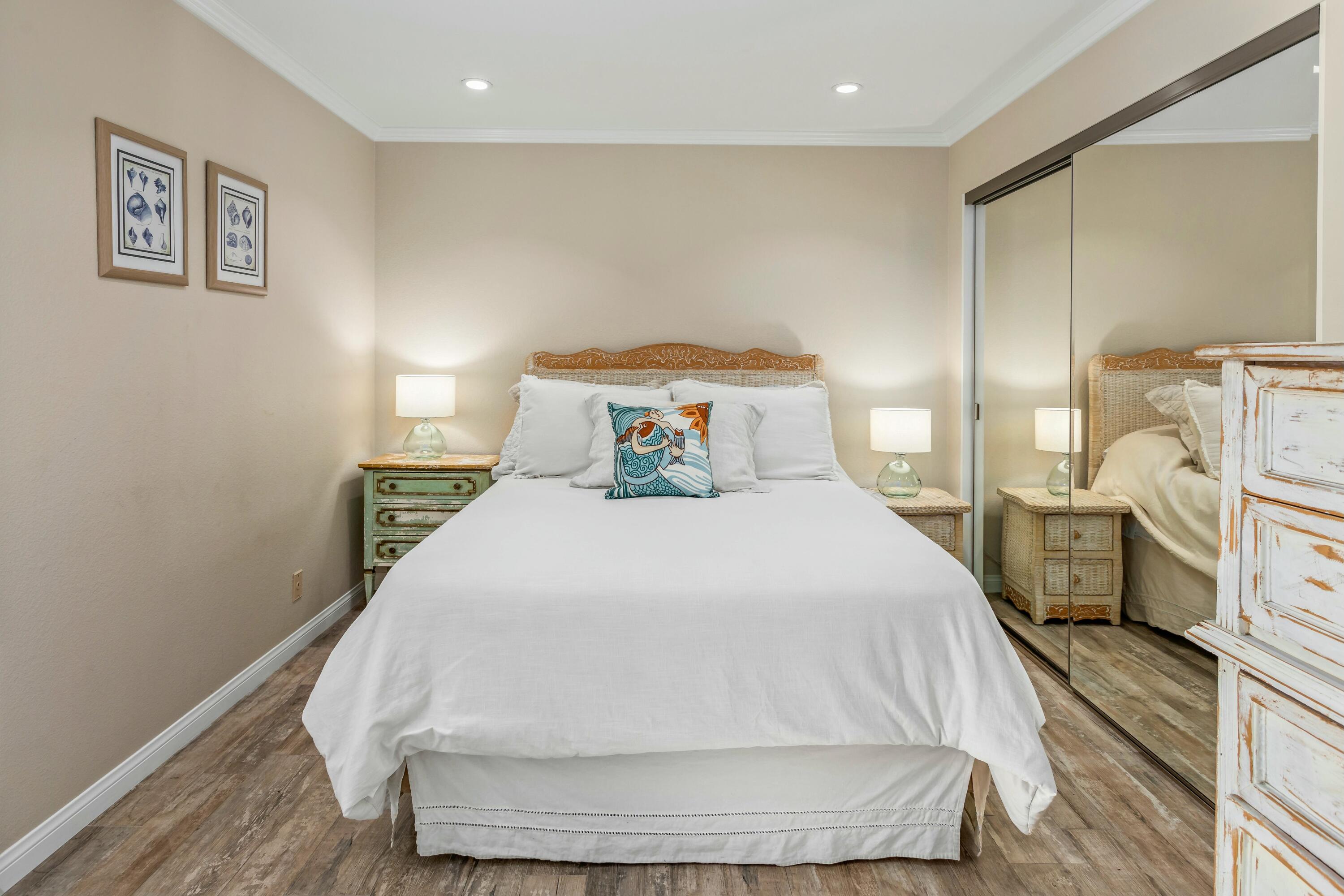 4700 Sandyland Road, Unit 12 Carpinteria, CA 93013 - Photo 11 of 27 a large white bed in a white room