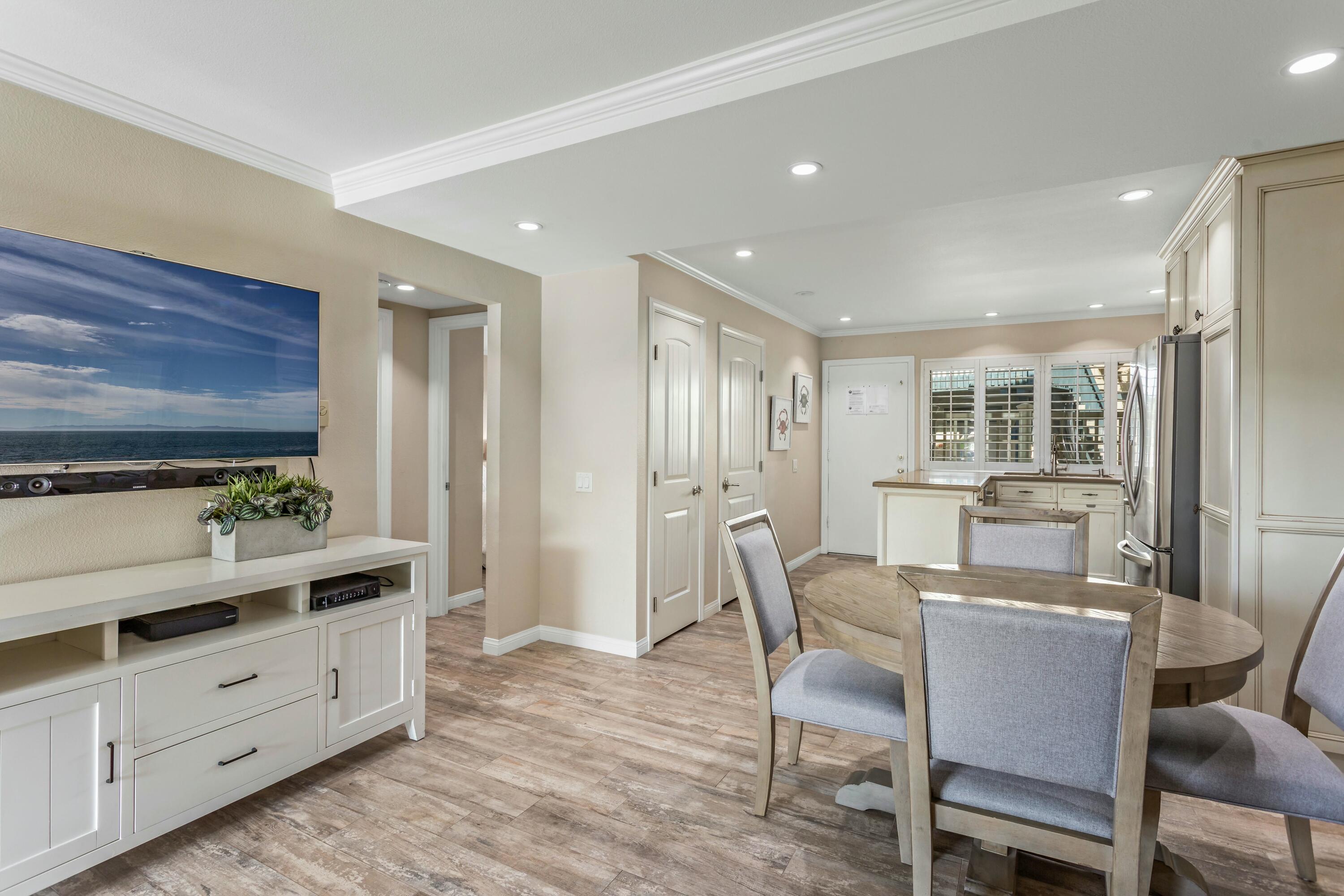 4700 Sandyland Road, Unit 12 Carpinteria, CA 93013 - Photo 3 of 27 a dining room with furniture and window
