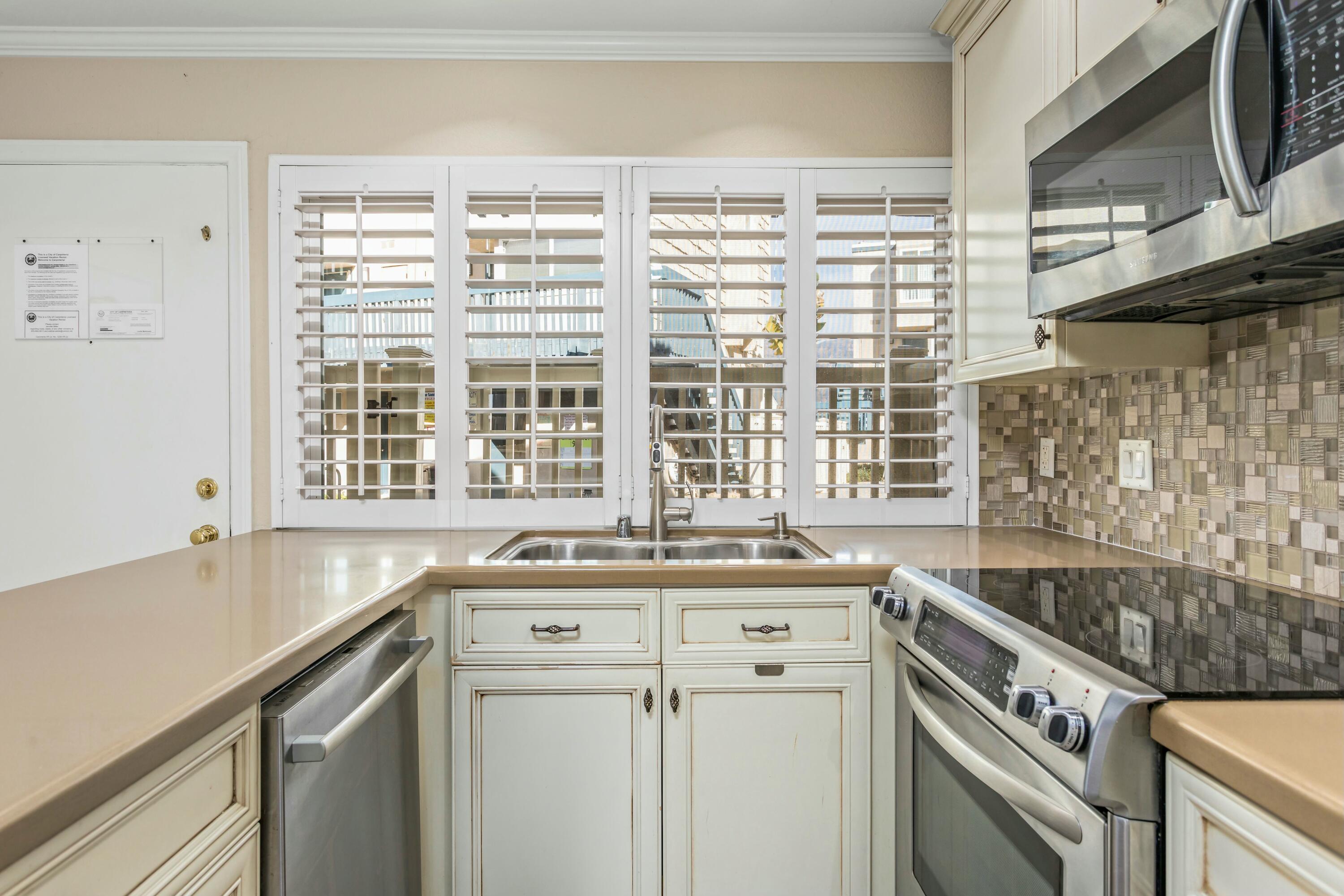 4700 Sandyland Road, Unit 12 Carpinteria, CA 93013 - Photo 7 of 27 a kitchen that has a sink and a stove
