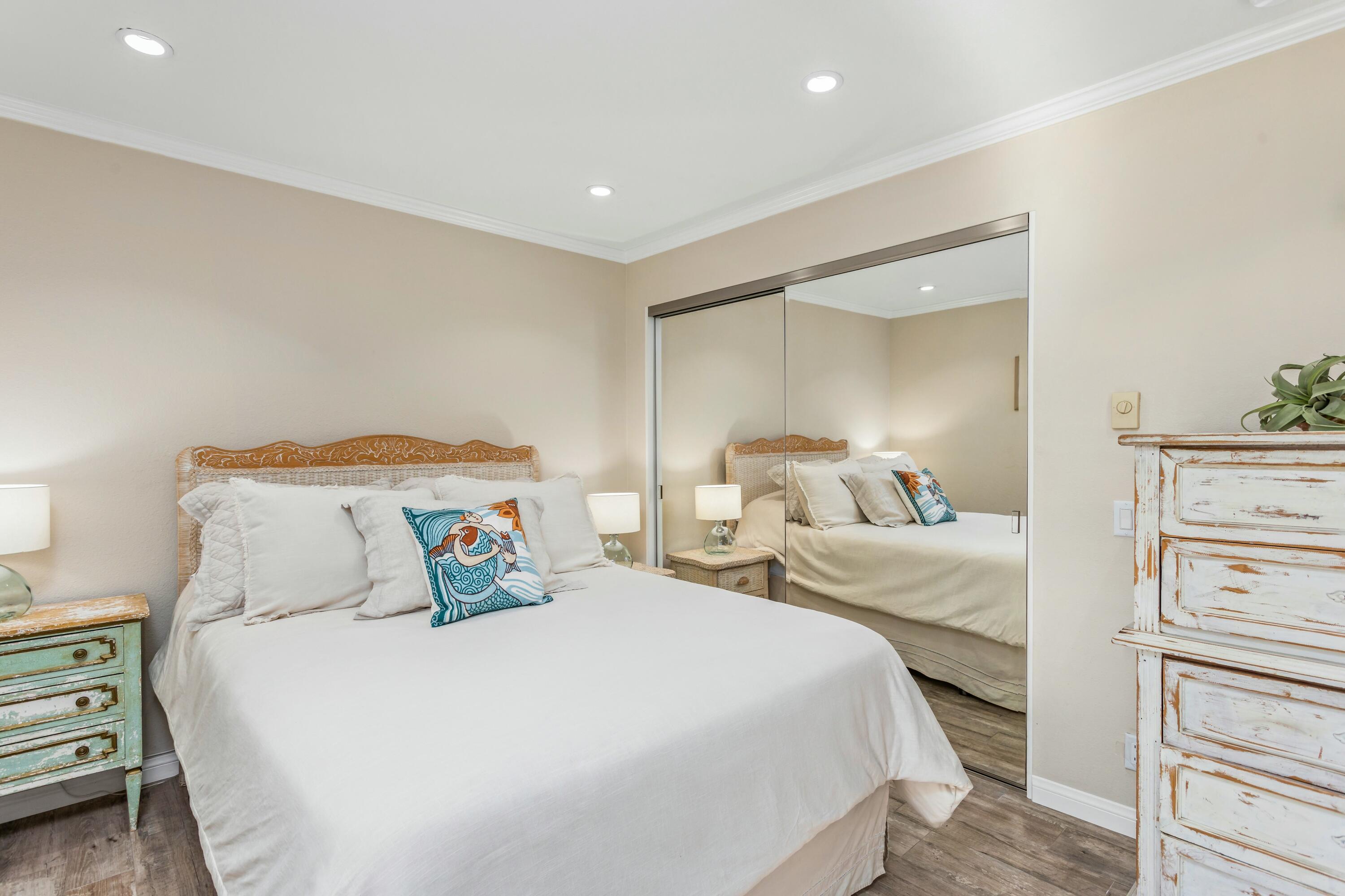4700 Sandyland Road, Unit 12 Carpinteria, CA 93013 - Photo 10 of 27 a bedroom with double bed and a closet