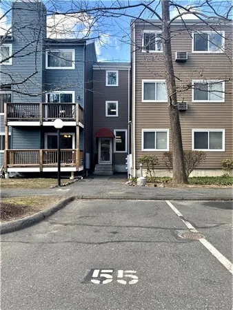 $2,150 | 14 Newtown Road, Unit A19, Danbury, CT 06810