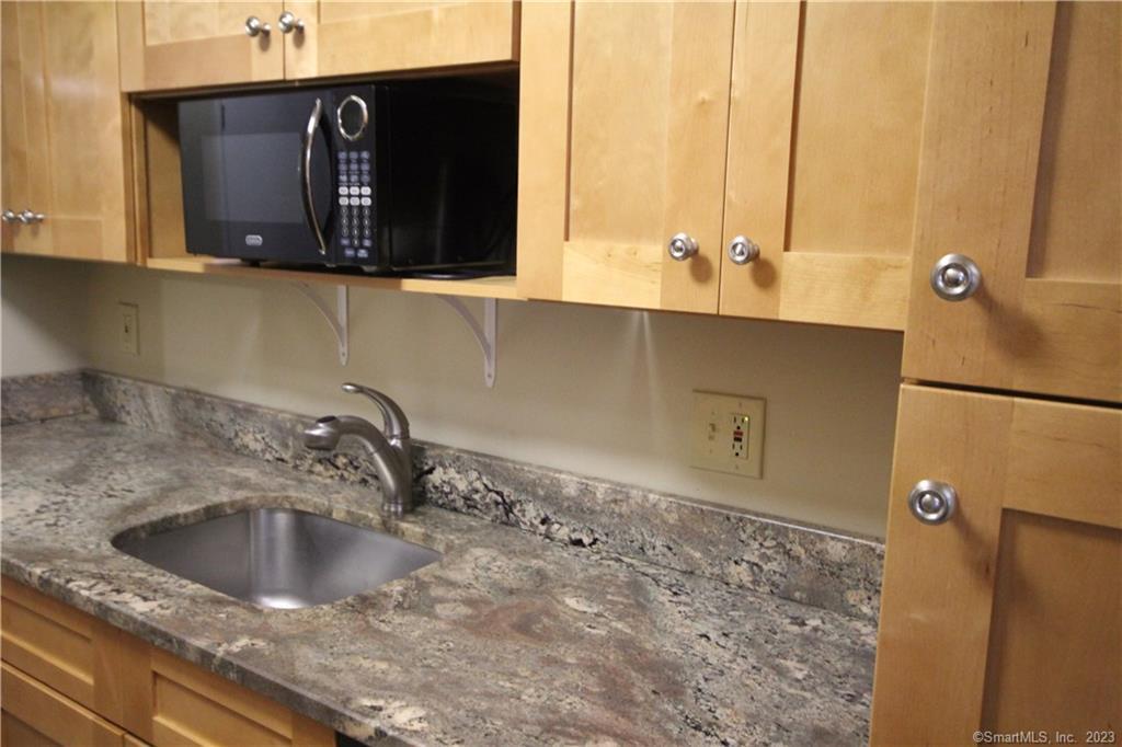 14 Newtown Road, Unit A19 Danbury, CT 06810 - Photo 5 of 32