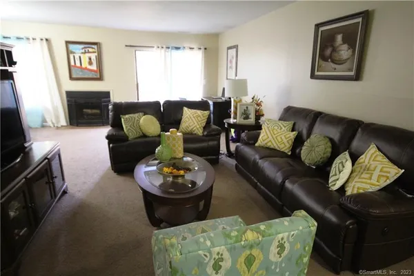 $2,150 | 14 Newtown Road, Unit A19, Danbury, CT 06810