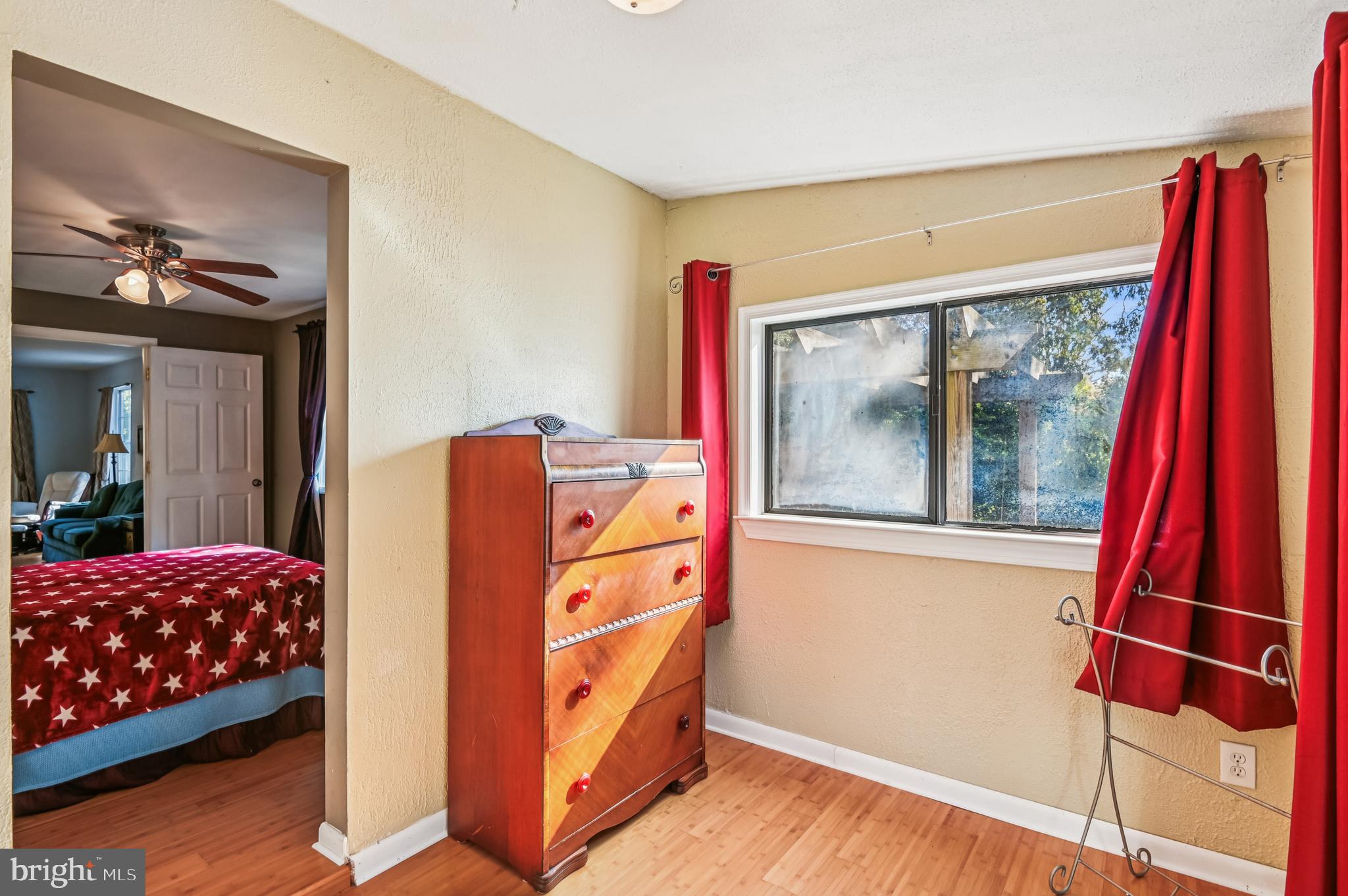 575 6th Street Pasadena, MD 21122 - Photo 19 of 38 Primary dressing room