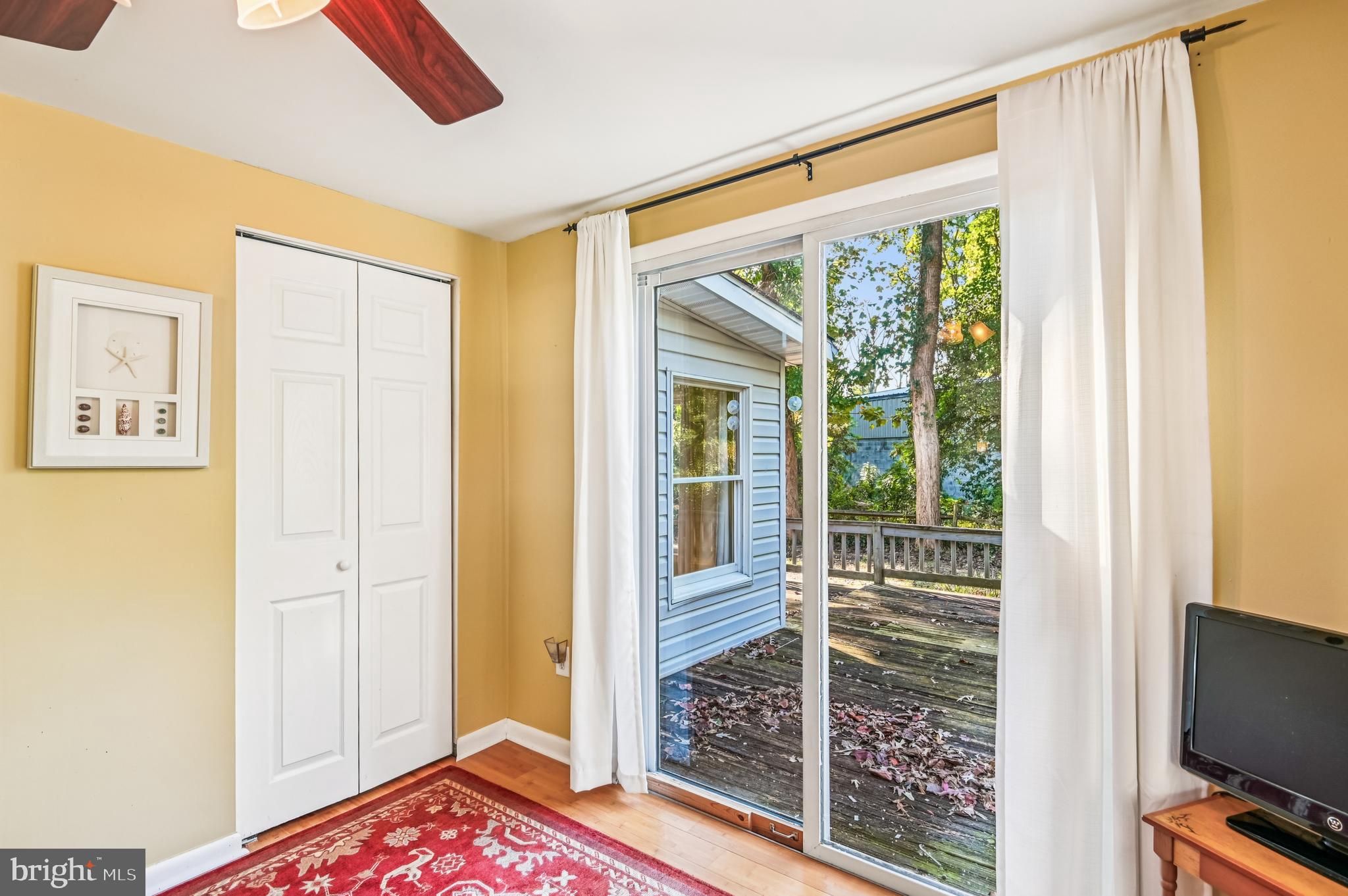 575 6th Street Pasadena, MD 21122 - Photo 26 of 38 Rear bedroom