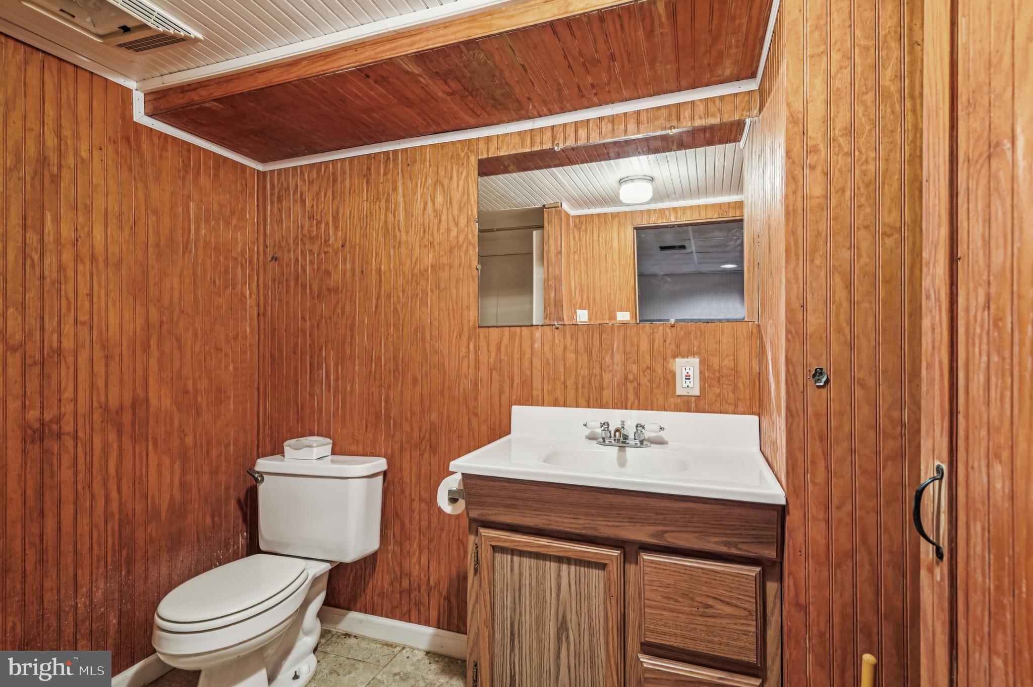 575 6th Street Pasadena, MD 21122 - Photo 31 of 38 Full bathroom in lower level