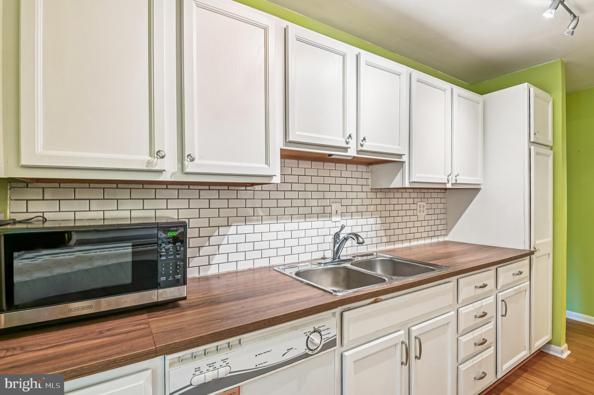 575 6th Street Pasadena, MD 21122 - Photo 8 of 38 Plenty of storage space